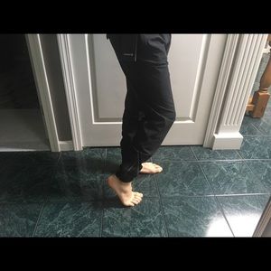 Lululemon Men’s surge jogger